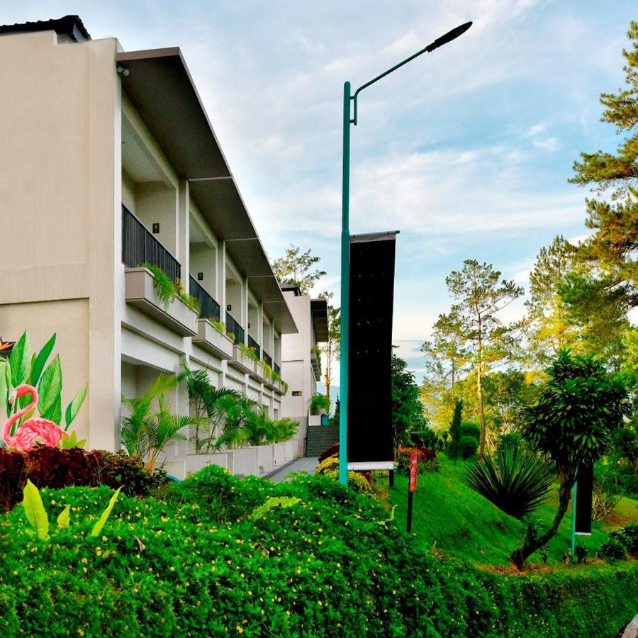 The Balcone Suites & Resort Bukittinggi Exterior photo