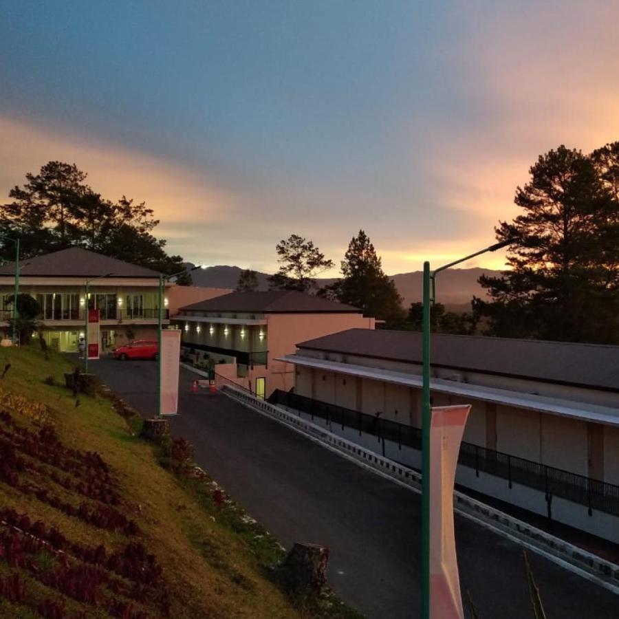 The Balcone Suites & Resort Bukittinggi Exterior photo
